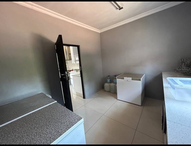 4 BEDROOM HOUSE FOR SALE IN OOS EINDE
